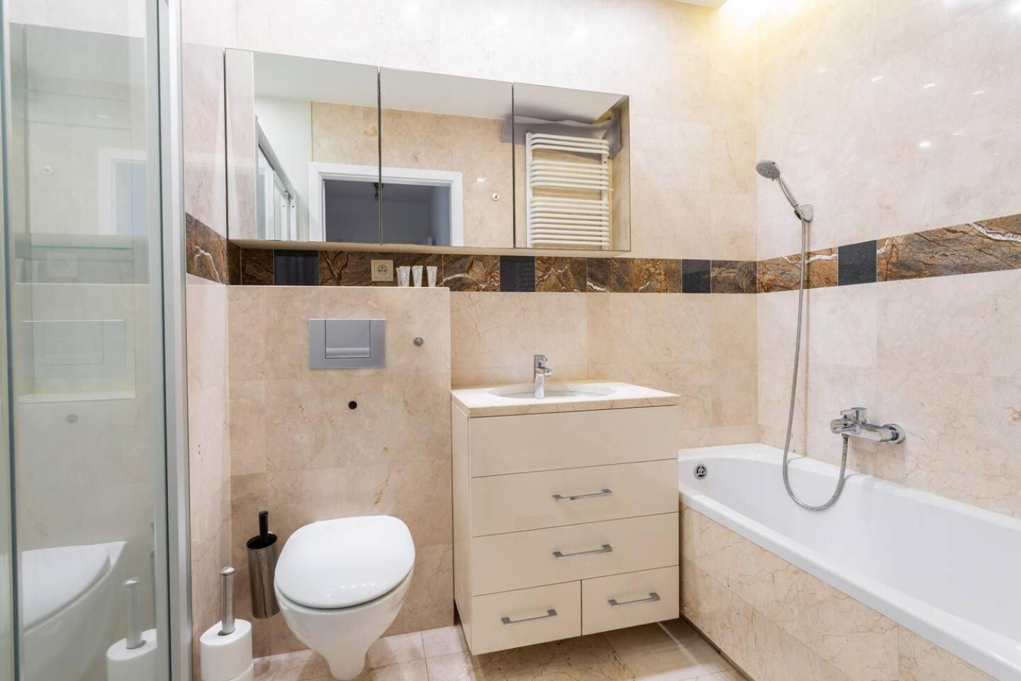 Apartment Superb Czerska Family *